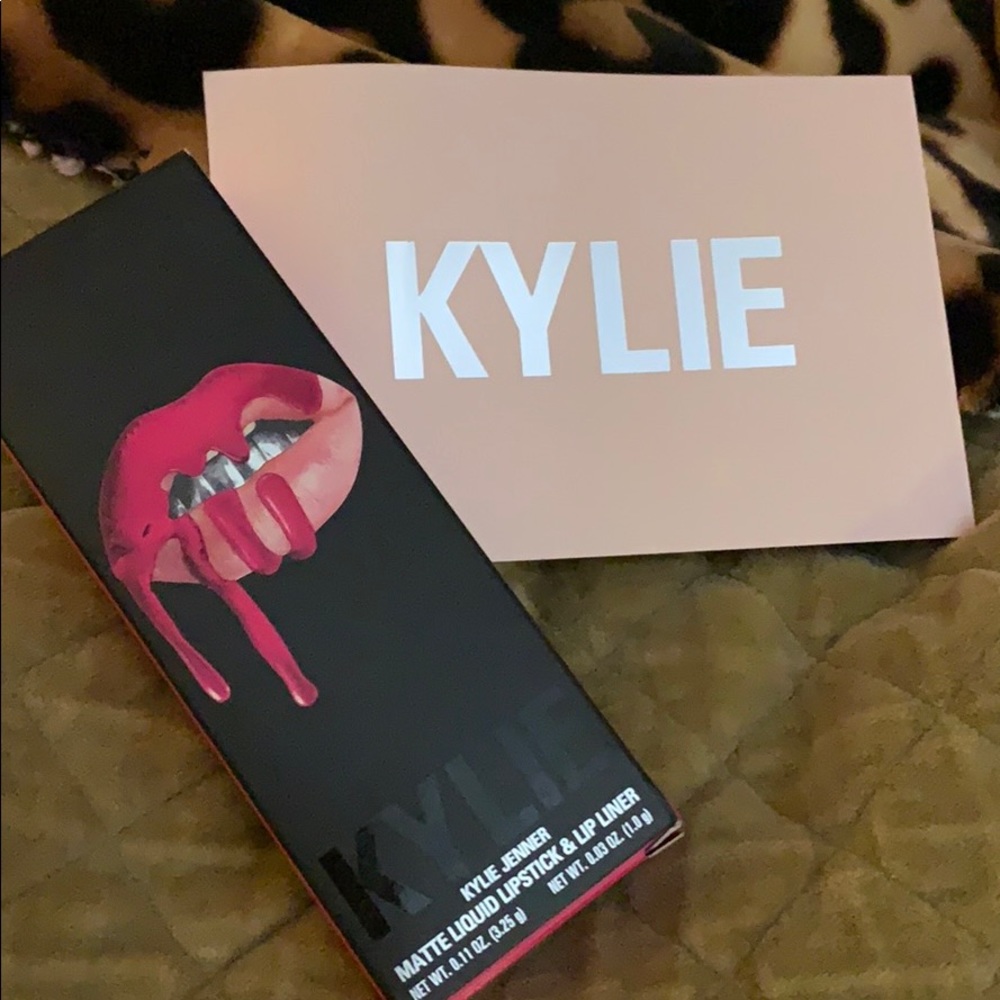 Kylie Jenner Matte Liquid Lipstick & Lip Liner Kit